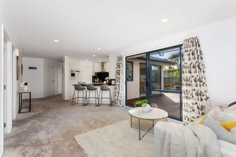 Photo of property in 17 Admirals Court Drive, Greenhithe, Auckland, 0632