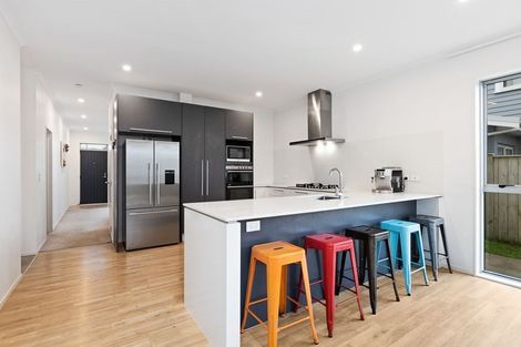 Photo of property in 11 Kukuwai Avenue, Red Beach, 0932