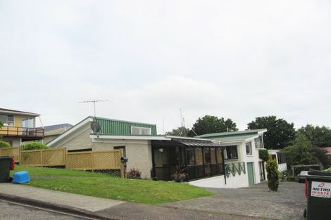 Photo of property in 2/6 Tower Hill, Stanmore Bay, Whangaparaoa, 0930