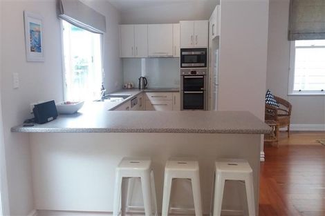 Photo of property in 6 Baring Street, Oriental Bay, Wellington, 6011