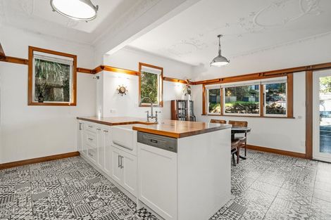 Photo of property in 102 Paremata Road, Paremata, Porirua, 5024