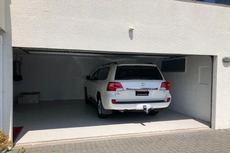 Photo of property in 18 Lobelia Rise, Goodwood Heights, Auckland, 2105