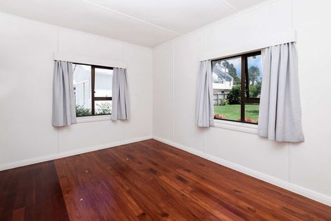 Photo of property in 9 The Esplanade, Eastern Beach, Auckland, 2012