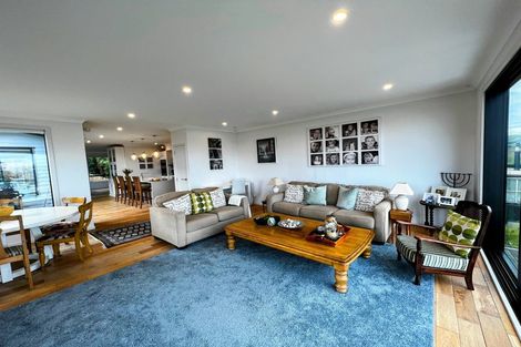 Photo of property in 8 The Track, Plimmerton, Porirua, 5026