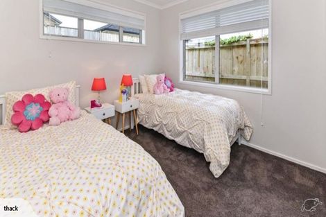 Photo of property in 9 Tongeren Square, Karaka, Papakura, 2113