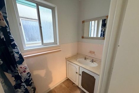 Photo of property in 68 Woodside Road, Massey, Auckland, 0614