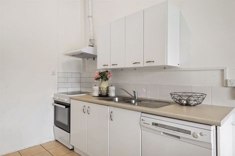 Photo of property in 1/4 Braund Place, Glenfield, Auckland, 0629