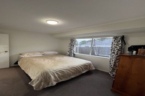 Photo of property in 2/17 Lambrown Drive, Totara Vale, Auckland, 0629