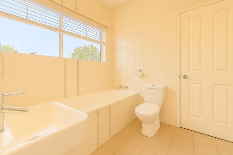 Photo of property in 4 Simon Ellice Drive, Bayview, Auckland, 0629
