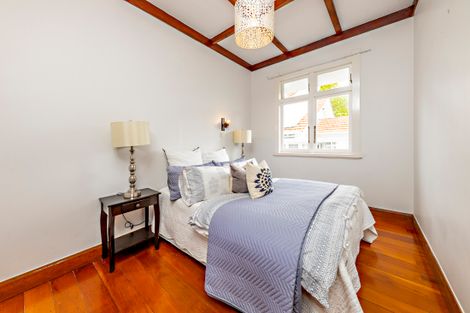 Photo of property in 14 Waiohua Road, Greenlane, Auckland, 1061