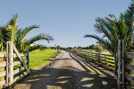 Photo of property in 2 Nopera Road, Waiiti, Urenui, 4377