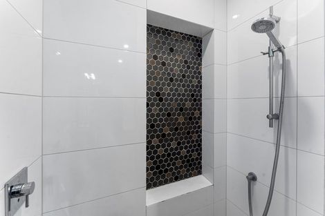 Photo of property in 12b Parr Terrace, Castor Bay, Auckland, 0620