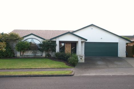Photo of property in 3 West Fairway, Golflands, Auckland, 2013