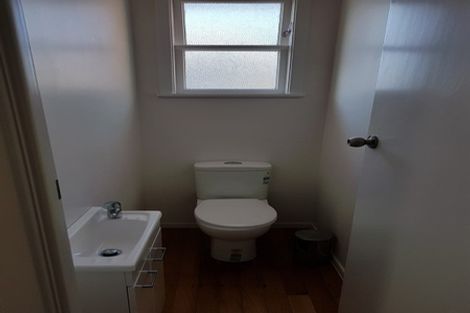 Photo of property in 176 Beach Haven Road, Beach Haven, Auckland, 0626