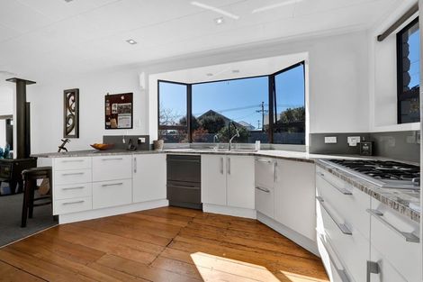 Photo of property in 4 Henui Street, Strandon, New Plymouth, 4312