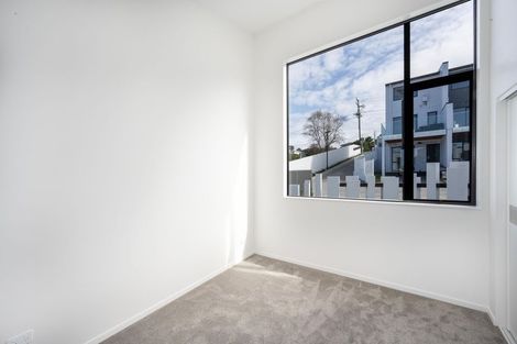 Photo of property in 4/737 East Coast Road, Browns Bay, Auckland, 0630