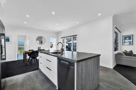 Photo of property in 11 Fantham Street, Hawera, 4610