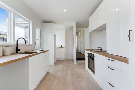 Photo of property in 116 Archibald Road, Kelston, Auckland, 0602