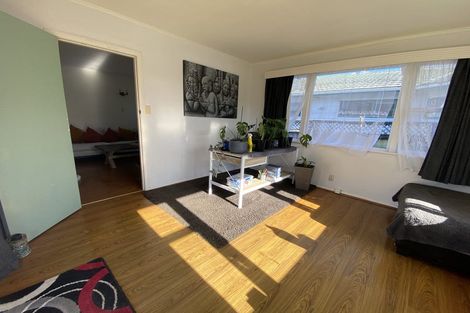 Photo of property in 38 Buscomb Avenue, Henderson, Auckland, 0610