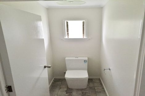 Photo of property in 10 Christmas Road, Manurewa, Auckland, 2102