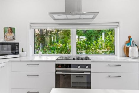 Photo of property in 103 Station Road, Kumeu, 0891