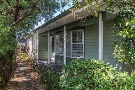 Photo of property in 52 Rewarewa Crescent, Waikanae, 5036