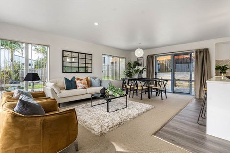 Photo of property in 13 Altair Place, Windsor Park, Auckland, 0632