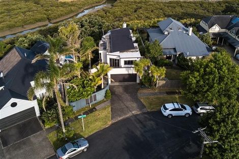 Photo of property in 11 Waimana Avenue, Northcote Point, Auckland, 0627