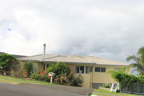 Photo of property in 30 Savoy Road, Orewa, 0931