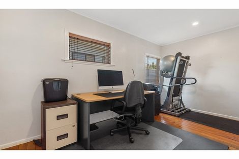 Photo of property in 137 Carlisle Road, Northcross, Auckland, 0632