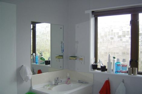 Photo of property in 2 West Glade Crescent, Birkenhead, Auckland, 0626