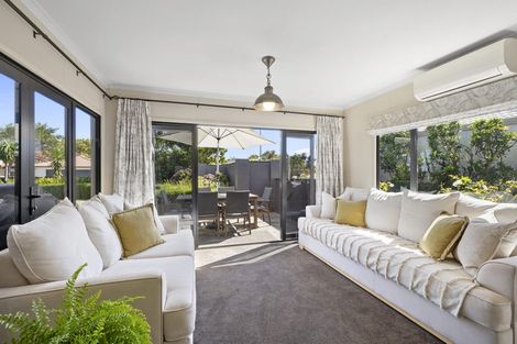 Photo of property in 7 Taylor Place, Merrilands, New Plymouth, 4312