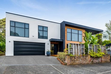 Photo of property in 28a Waiwaka Terrace, Strandon, New Plymouth, 4312
