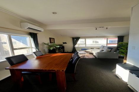 Photo of property in 4/30 Lyall Parade, Lyall Bay, Wellington, 6022