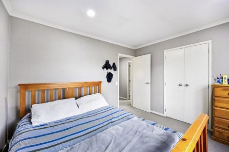 Photo of property in 1 Seresin Crescent, Flat Bush, Auckland, 2016