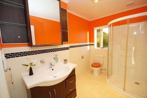 Photo of property in 50 Balmain Road, Chatswood, Auckland, 0626