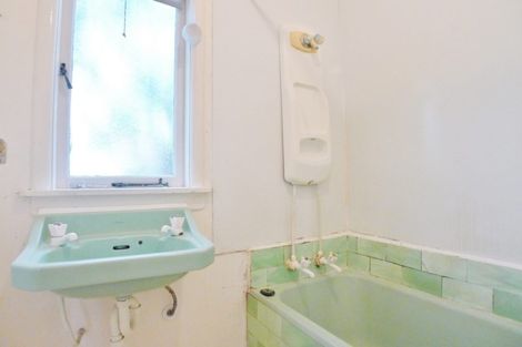 Photo of property in 42 Atkin Avenue, Mission Bay, Auckland, 1071