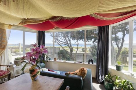 Photo of property in 24 Pukatea Street, Eastbourne, Lower Hutt, 5013