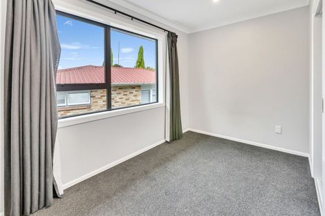 Photo of property in 2/16 Hillcrest Avenue, Hillcrest, Auckland, 0627