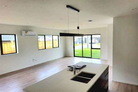 Photo of property in 63 Drumbuoy Drive, Flat Bush, Auckland, 2019