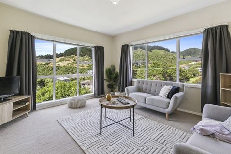 Photo of property in 44 Raroa Terrace, Tawa, Wellington, 5028