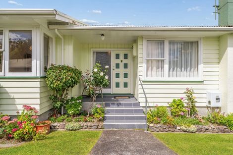 Photo of property in 17 Deller Grove, Silverstream, Upper Hutt, 5019