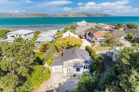 Photo of property in 1 Gordon Road, Plimmerton, Porirua, 5026