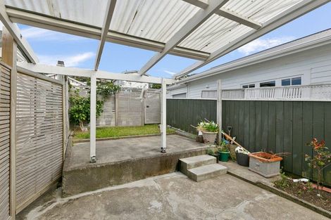 Photo of property in 29 Palm Avenue, Lyall Bay, Wellington, 6022