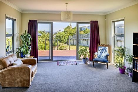 Photo of property in 37 Meadowbank Drive, Belmont, Lower Hutt, 5010