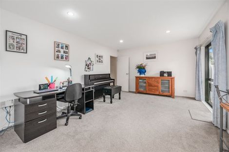 Photo of property in 9 Zeus Avenue, Henderson, Auckland, 0612