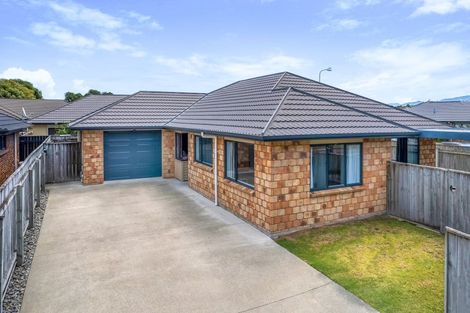 Photo of property in 18 Guildford Drive, Paraparaumu, 5032