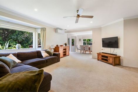 Photo of property in 6 Chenery Road, Red Beach, 0932