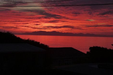Photo of property in 28 Aperahama Street, Paekakariki, 5034