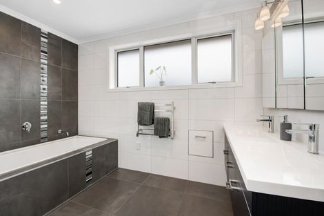 Photo of property in 27 Pioneer Rise, Silverdale, 0932